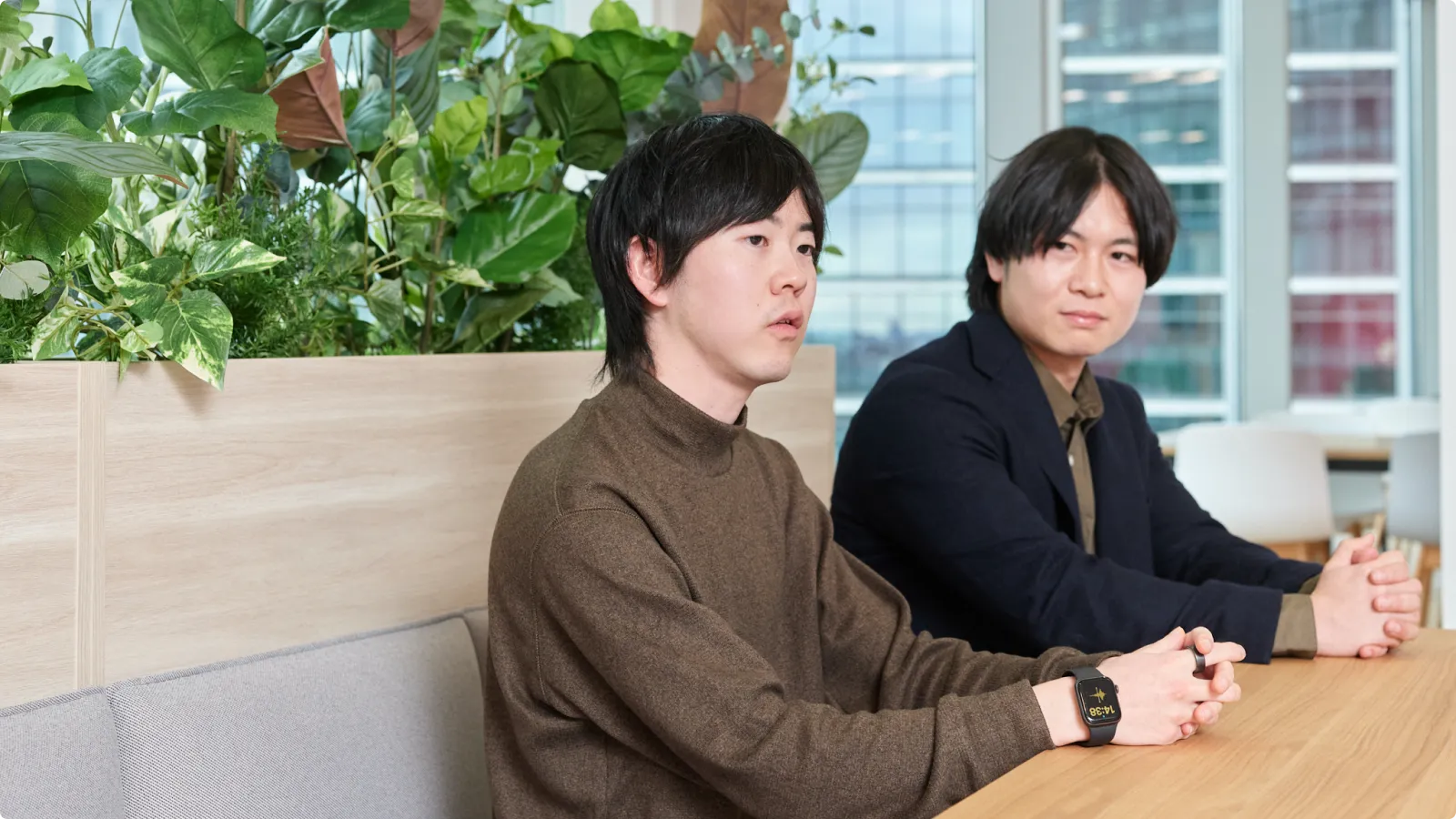 プロジェクトについて語る二人