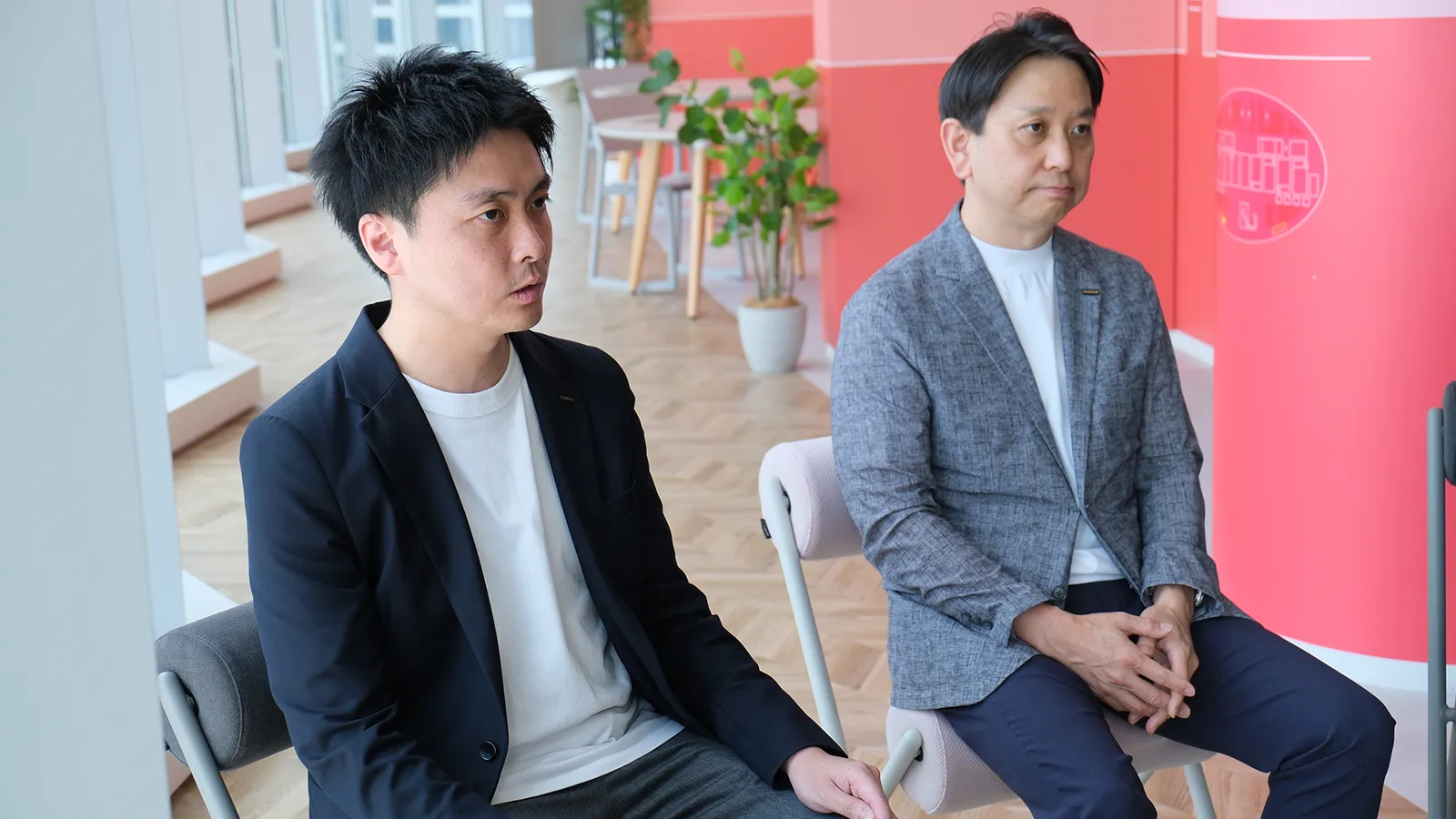 質問に答える伊熊さんと佐々木さん