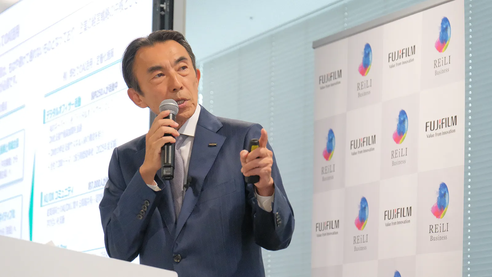 講演する旗生さん
