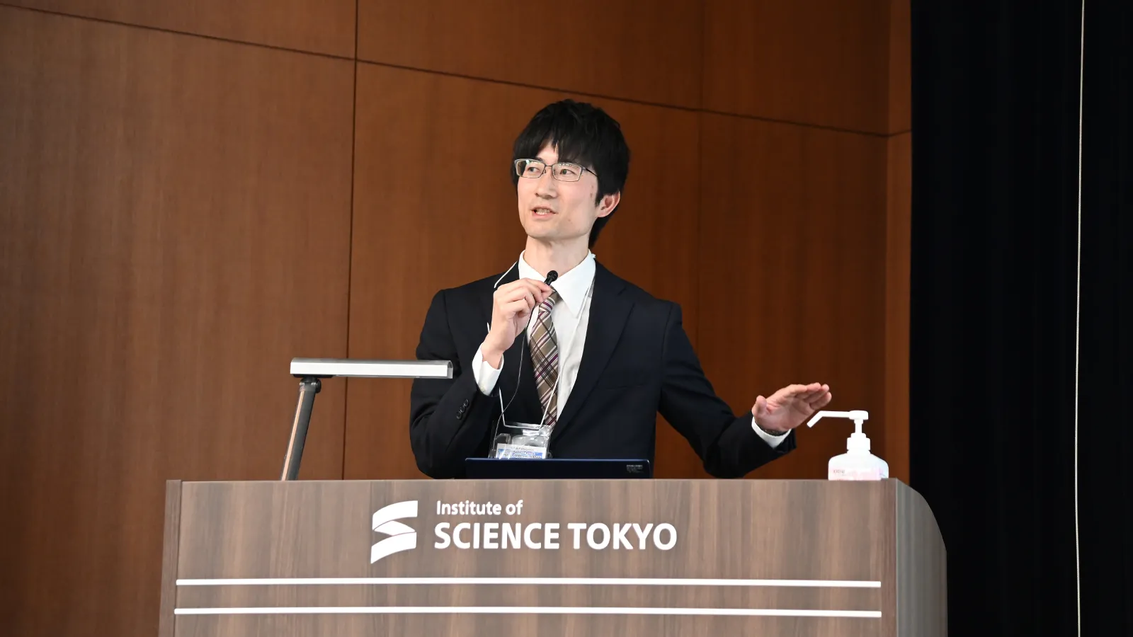 壇上の榊さん