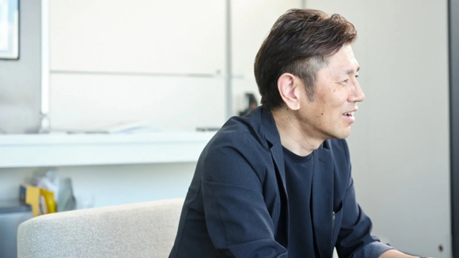 和やかに話す荒井さん