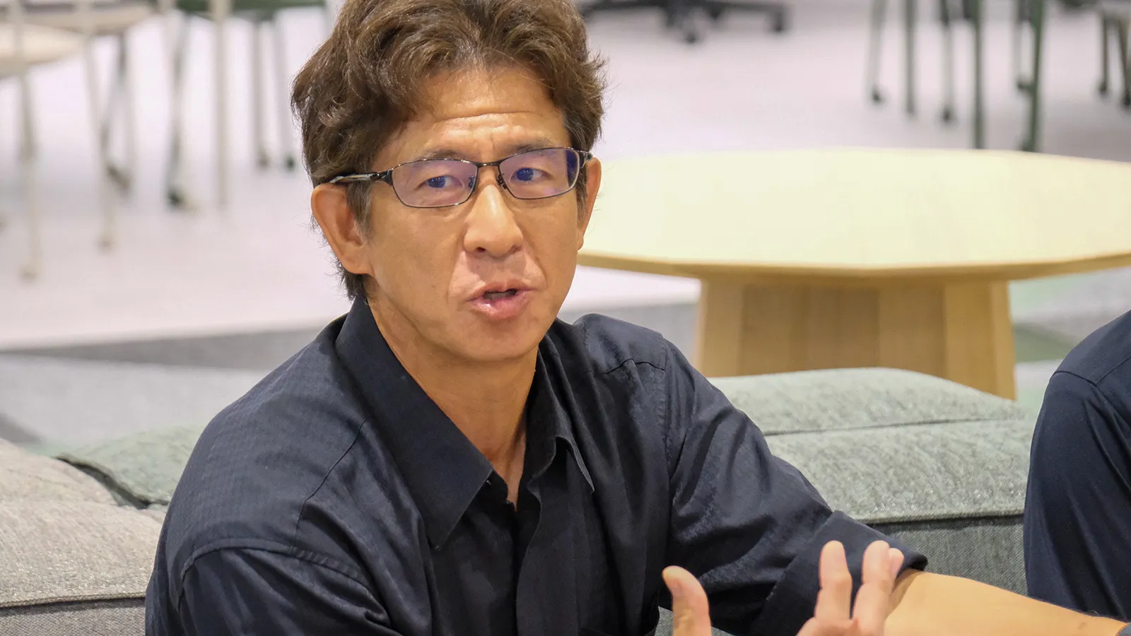 インタビューに答える三樹さん