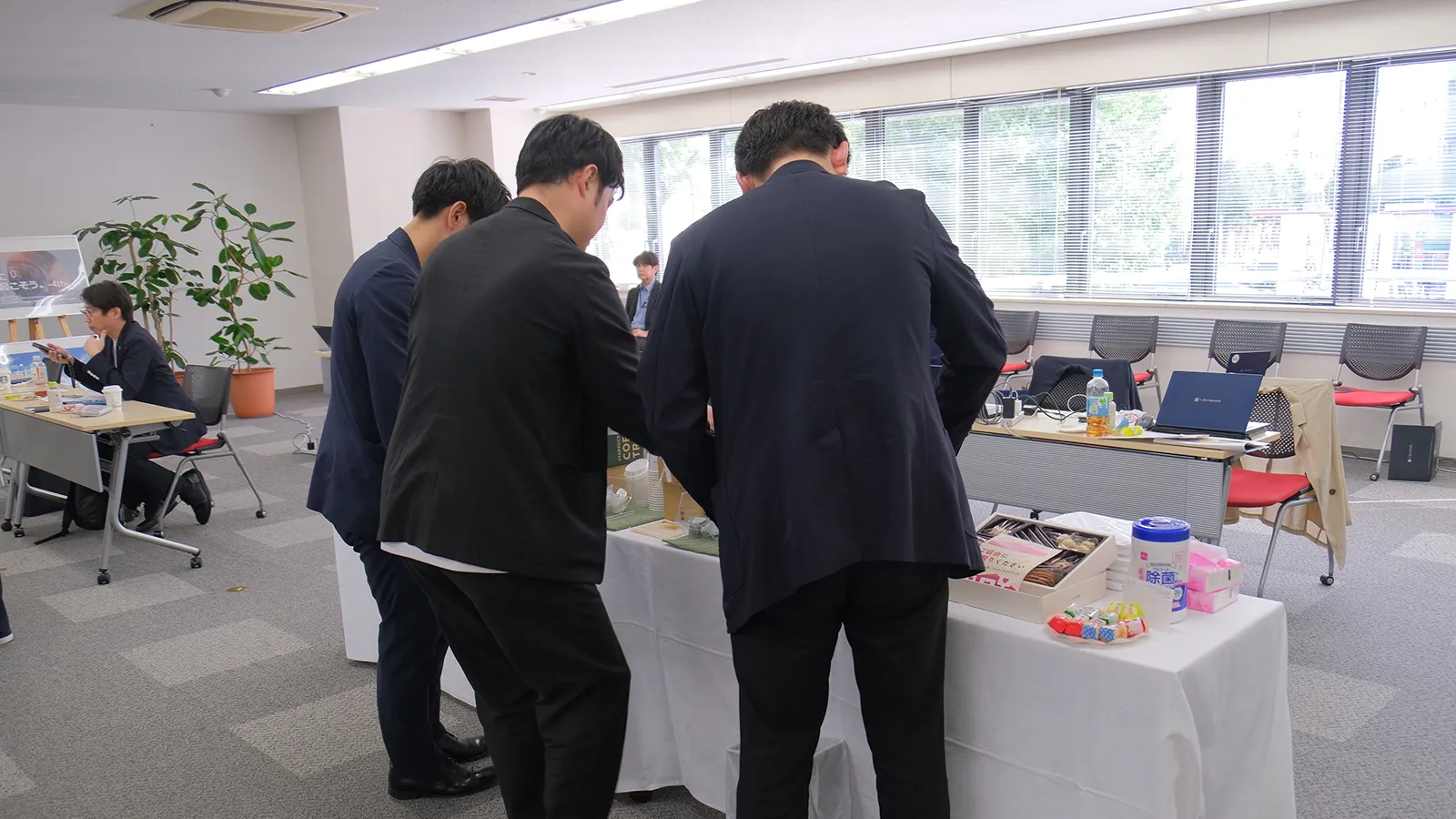 懇親会の様子