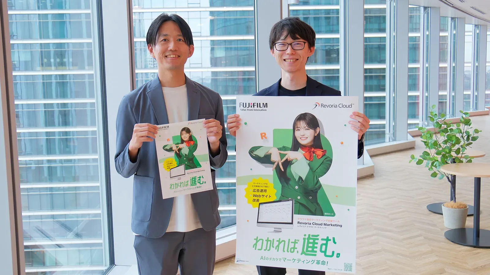 富士フイルムビジネスイノベーション グラフィックコミュニケーション事業本部 鈴木 拓馬と佐々木 健太郎