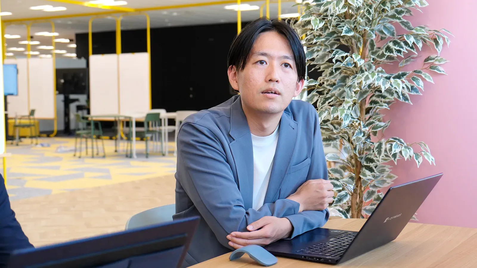 「Revoria Cloud Marketing」のサービス内容を語る鈴木さん