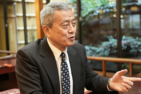 システム室 室長　三井 文人 様